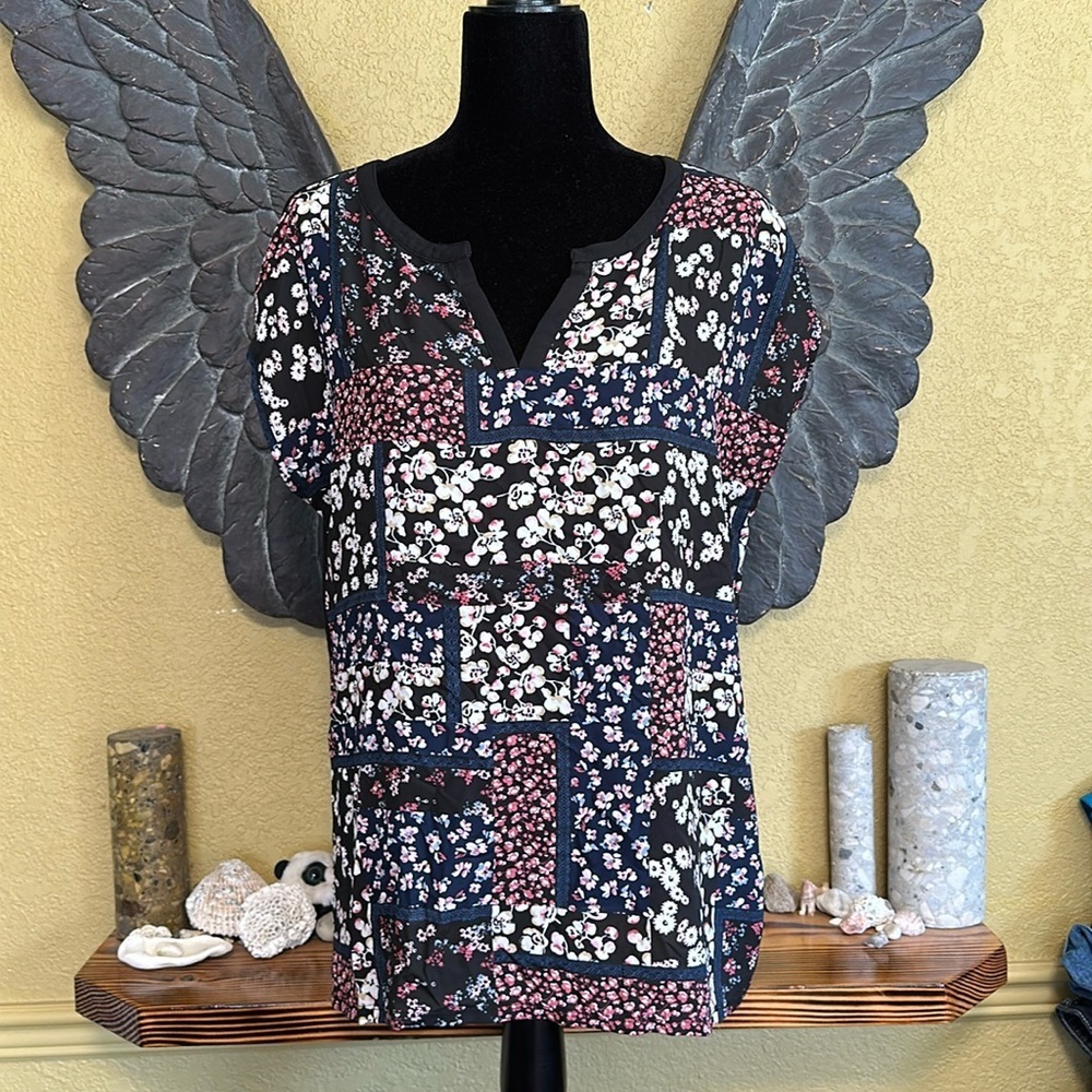 Reitman’s Floral Tee Shirt